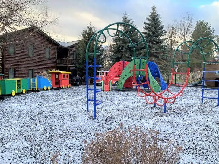 playground at the lodges at cresthaven.