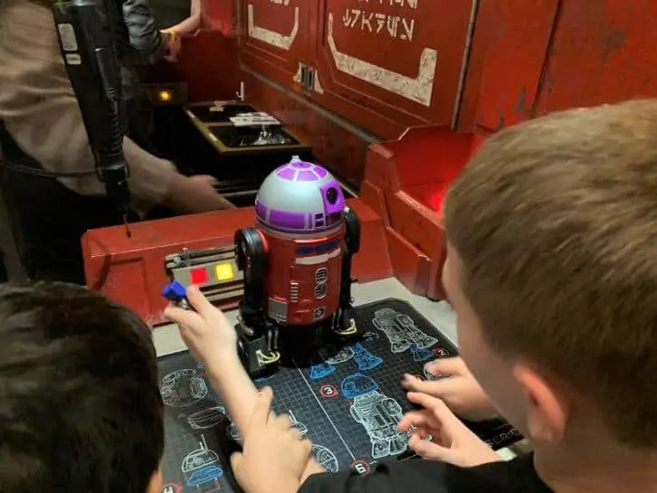 hollywood studios build a droid at galaxys edge disney world