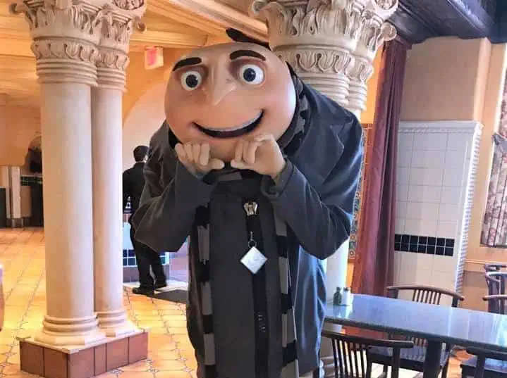 meeting gru at a character meal at universal studios 