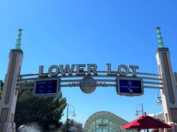 universal studios hollywood vs disneyland lower lot