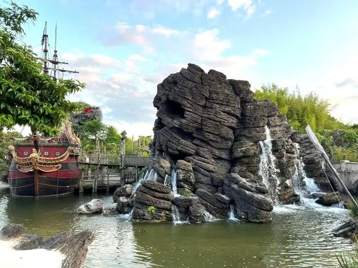 skull cave at disneyland paris